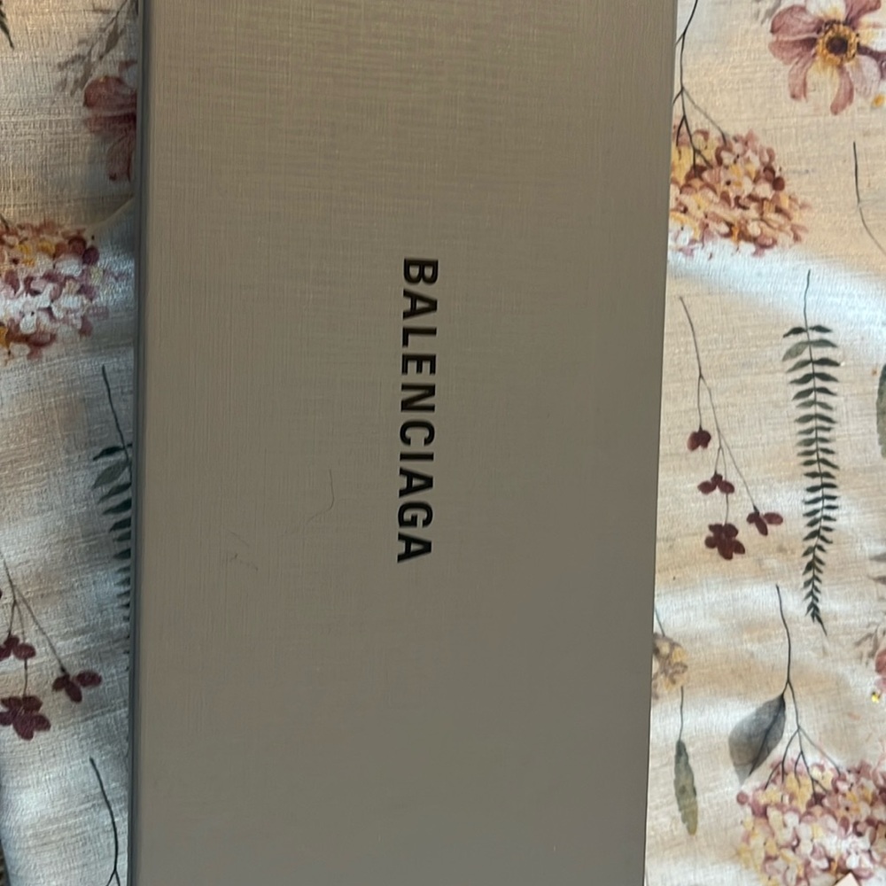 Brand new with box and dust bag balenciaga pool slides 100% authentic